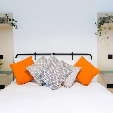 The Plywood Flat, Modern Style In A Traditional Tenement Edinburgh Ngoại thất bức ảnh